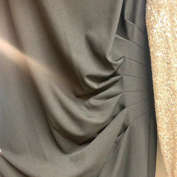 Black dress - Picture 2 of 8